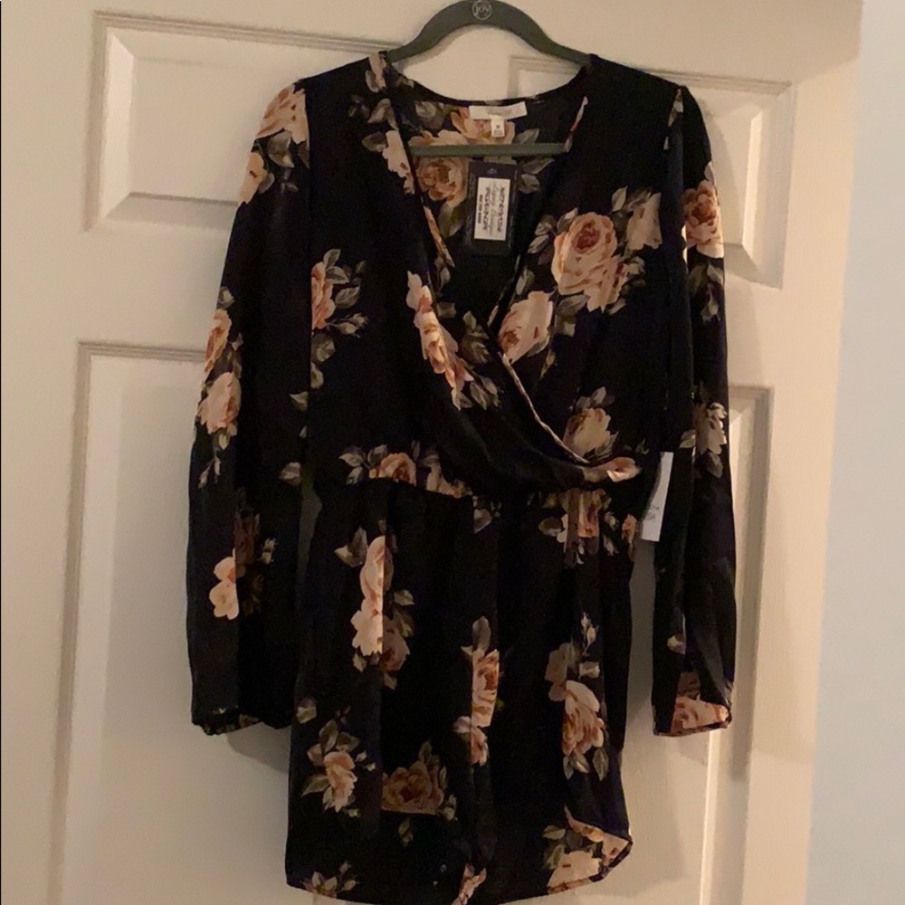 Navy Belle Sleeve Romper new and with tags on it